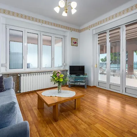 3 Bedroom Cozy In Apartment *