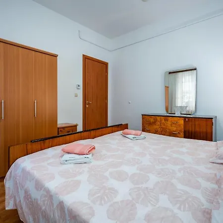 Apartmán 3 Bedroom Cozy In Umag