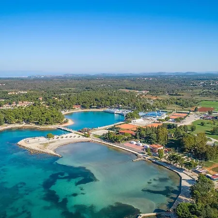 Apartment 3 Bedroom Cozy In Umag