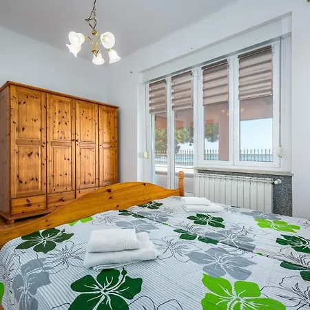 3 Bedroom Cozy In Apartment